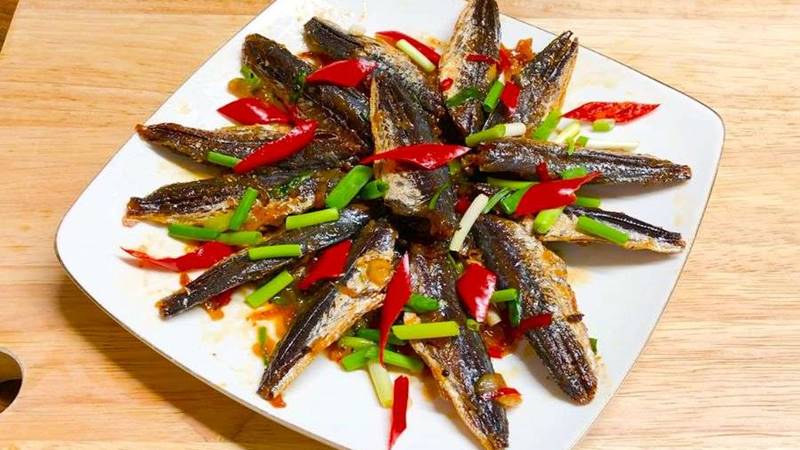 Cá nục rim khô nên ăn với gì là ngon nhất