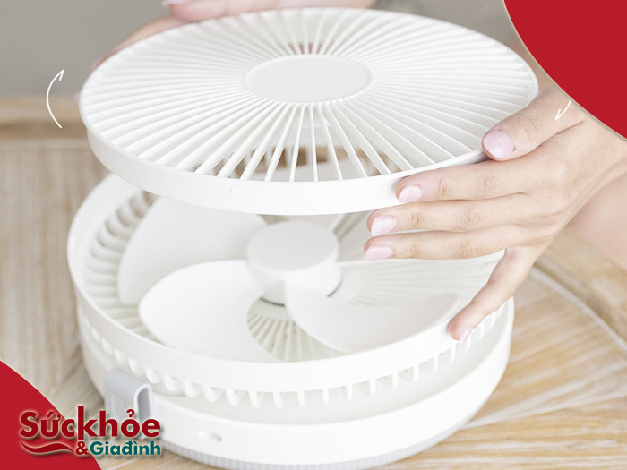 Cách tháo quạt tích điện mini gấp gọn để vệ sinh đúng chuẩn