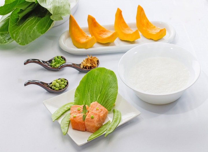 Hướng dẫn chuẩn nấu cháo cá hồi cho bé đủ dinh dưỡng và an toàn