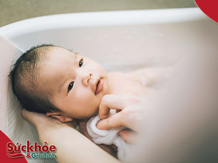 Cúm A có được tắm không khi đã bớt sốt và ít mệt?