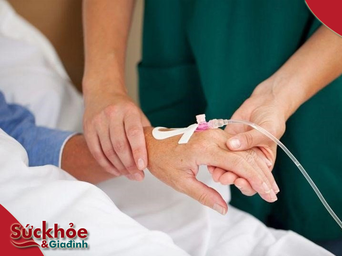 Cúm A có nên truyền nước không nếu cơ thể bị mất sức?