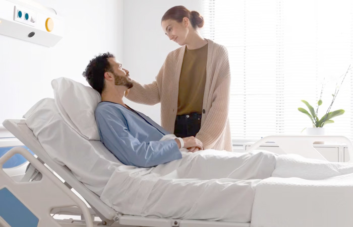 Đi thăm bệnh mặc quần ngắn được không theo chuẩn mực văn hóa ứng xử?