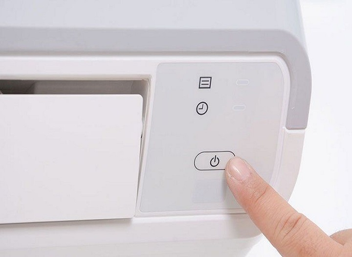 Nút nguồn điều hòa Sumikura ở đâu khi remote hỏng hoặc hết pin