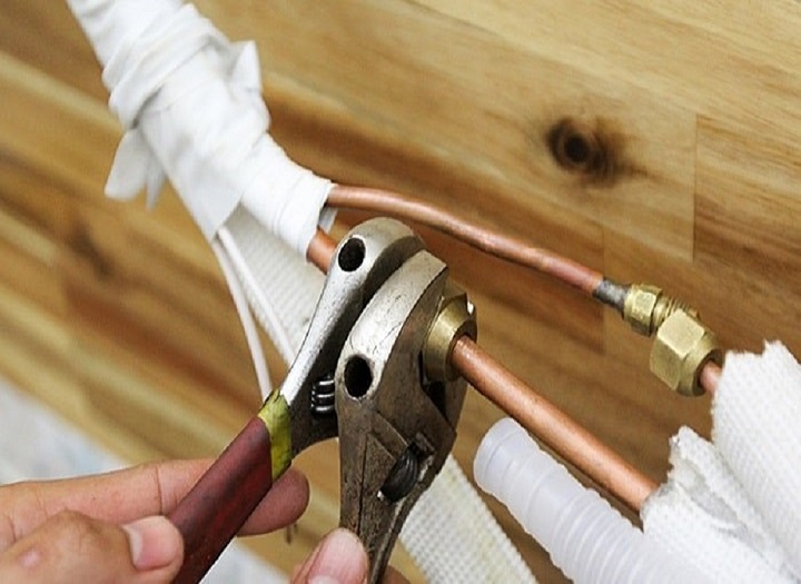 Ống đồng máy lạnh bị rỉ nước có nguy hiểm không