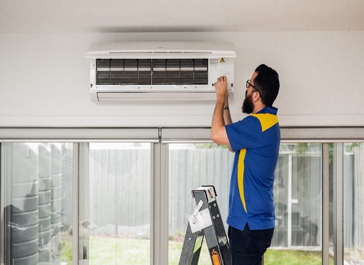 Ống đồng máy lạnh bị tươm nước do đâu và cách xử lý