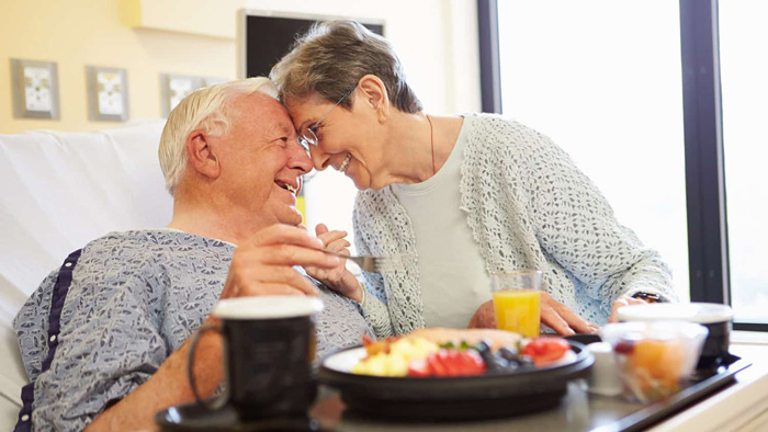 Đi thăm người bệnh nên nói gì và không nên nói gì?