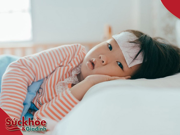 Triệu chứng cúm A ở trẻ nhỏ thường xuất hiện đầu tiên ở đâu?