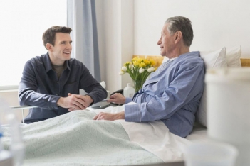 Đi thăm bệnh nên mặc gì để giữ phép lịch sự? - Sức khỏe và Gia đình