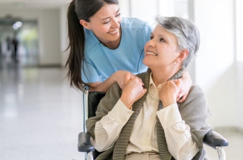 Đi thăm người bệnh nên nói gì và không nên nói gì? - Sức khỏe và Gia đình