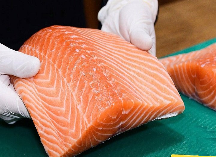 mẹo chọn cá hồi tươi